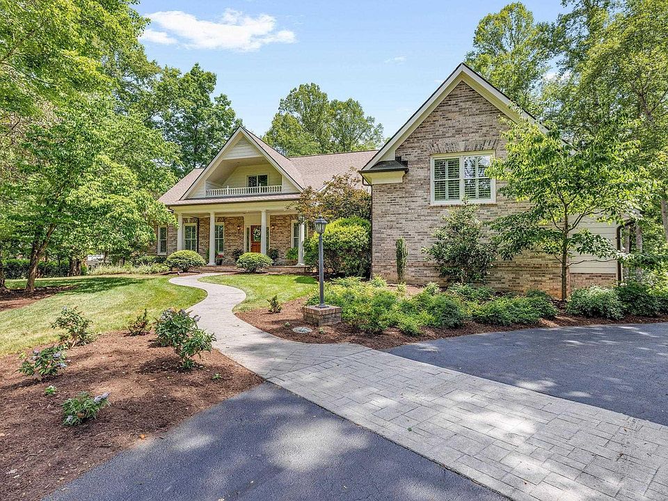 1st image of 3059 Hyde Park Pl