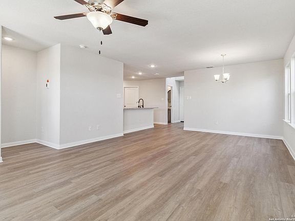 5th image of 11118 Hollinger Circle