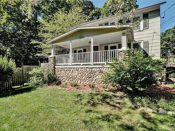 4th image of 105 Locust Ln
