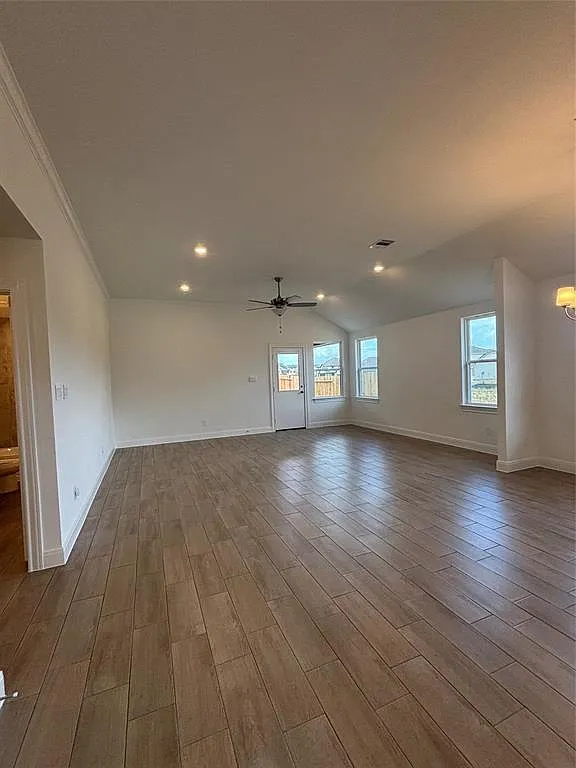 3 bed, 2.0 bath, 1646 sqft, $2,000 — Photo 4
