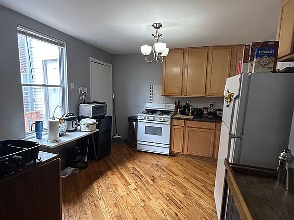 4th image of 1617 N Hudson Ave APT 2R