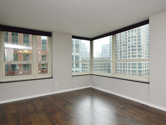 3rd image of 345 N La Salle Dr APT 1604