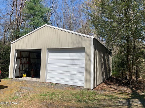 2nd image of 134 & 136 E Blueberry Ln