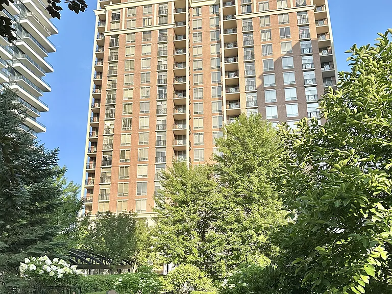 1101 Leslie St #706 — Photo 37