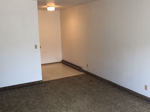 4th image of 435 NE Kamiaken St APT 33