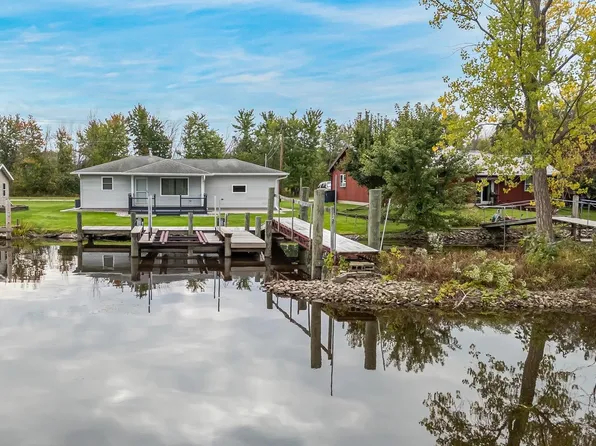 653 Krenz Rd, Omro, WI 54963