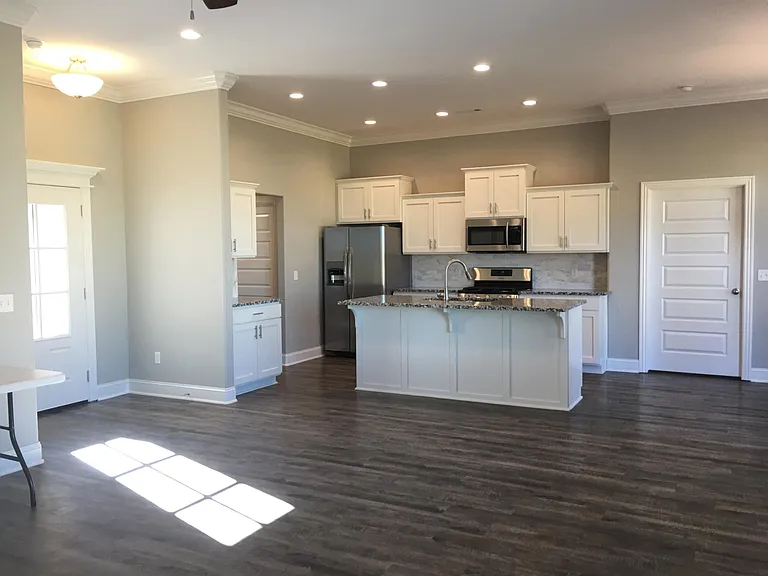 1626 Quincy Ave — Photo 3