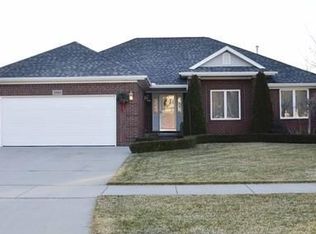 35085 Newport Ct, New Baltimore, MI 48047