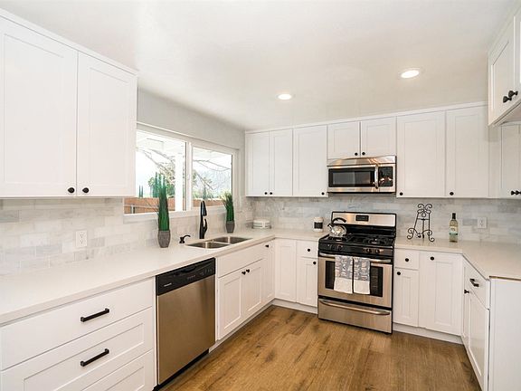 5th image of 8545 De Vos Dr