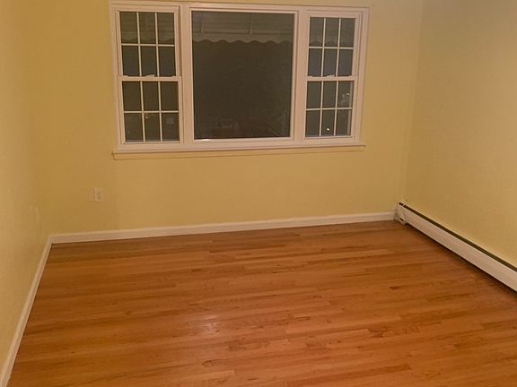 4th image of 927 E 226th St #2
