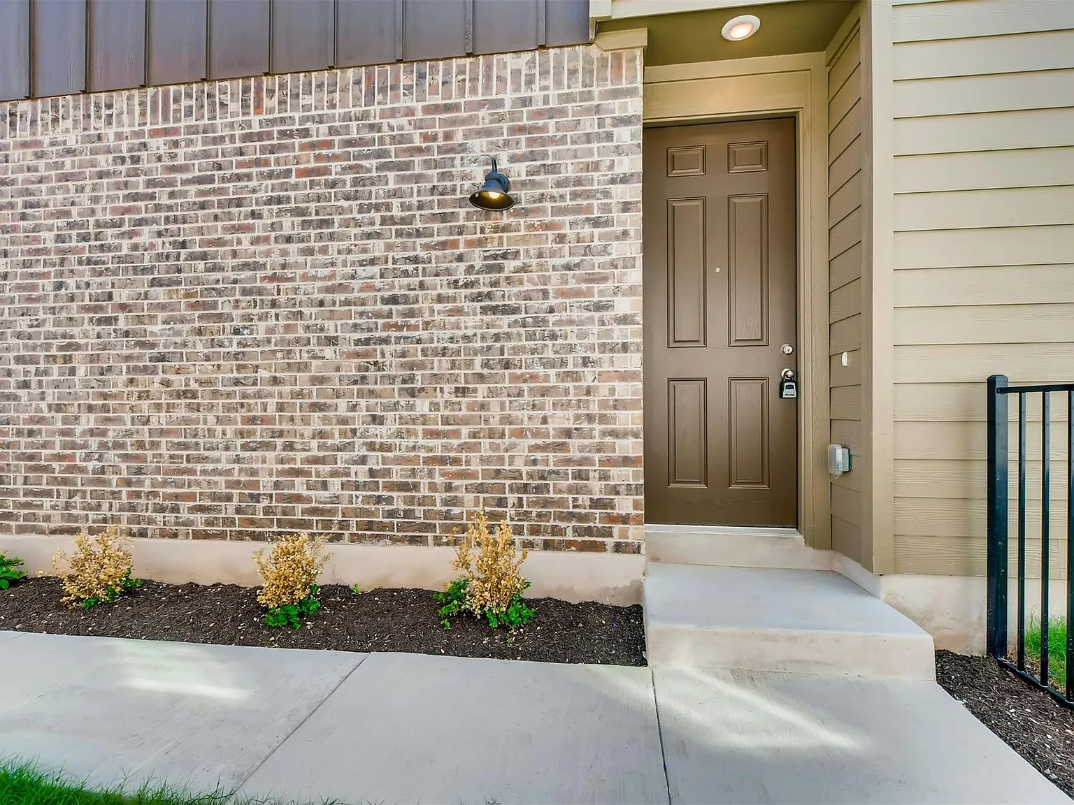 3 bed, 2.5 bath, 1641 sqft, $2,475 — Photo 4