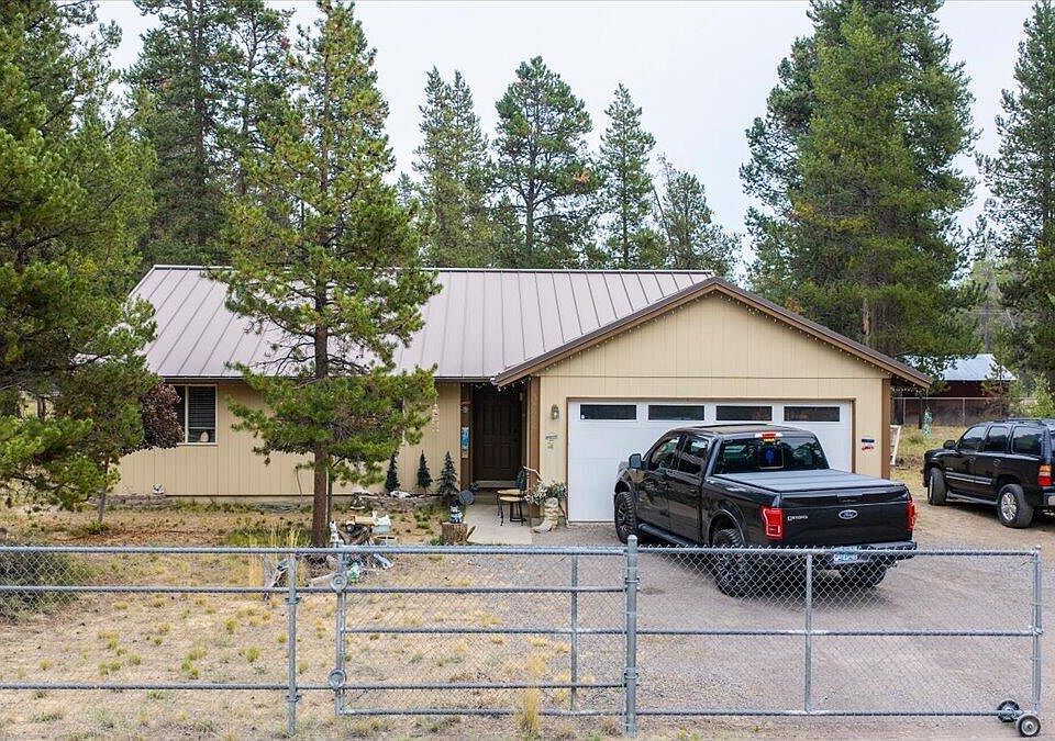 1st image of 54690 Pinewood Ave