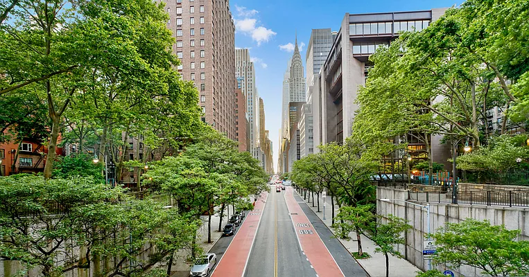 Sold by R New York | media 18