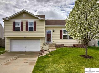 8917 Quest St, Omaha, NE 68122