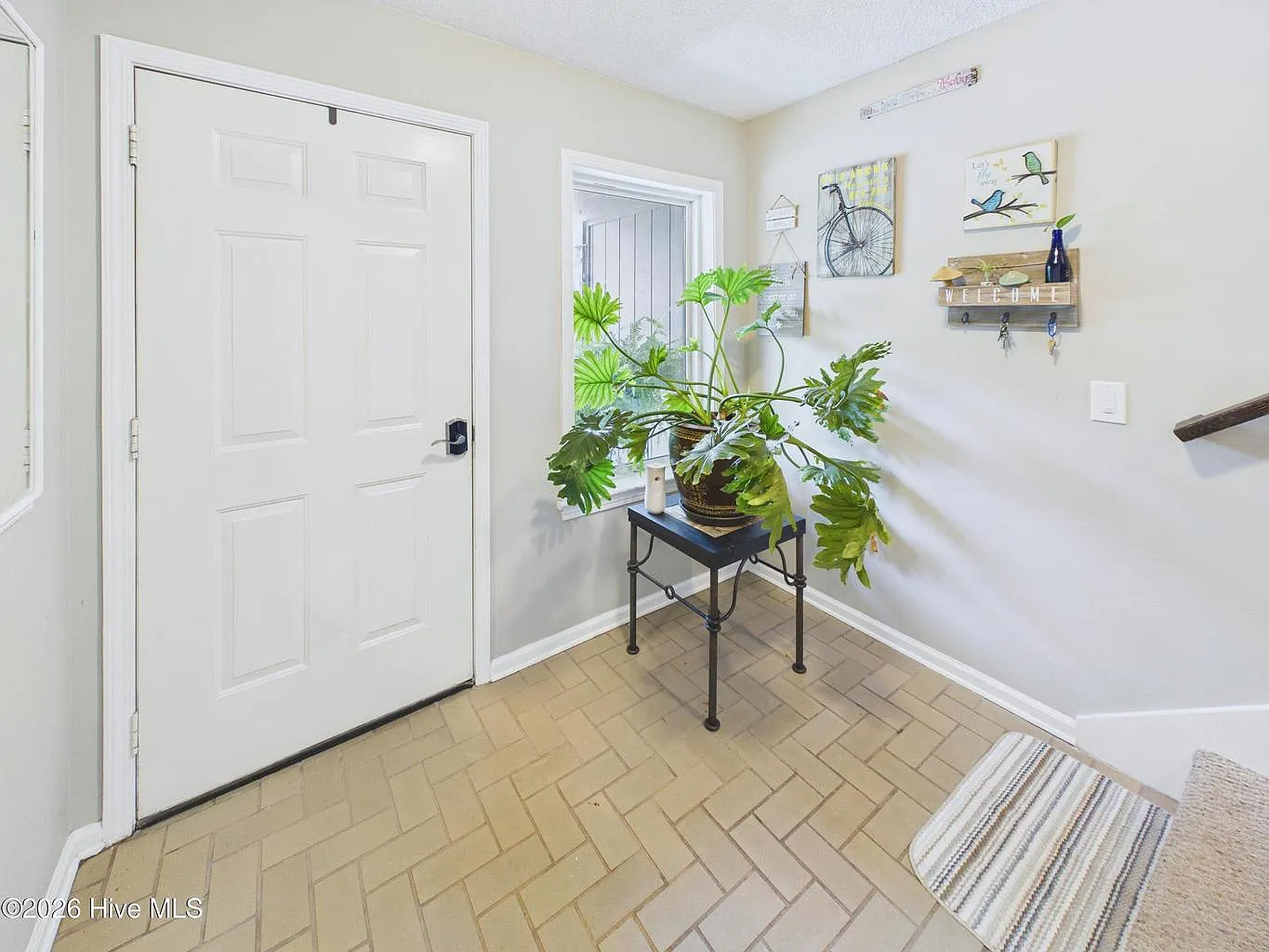 3 bed, 1676 sqft, $2,500 — Photo 2