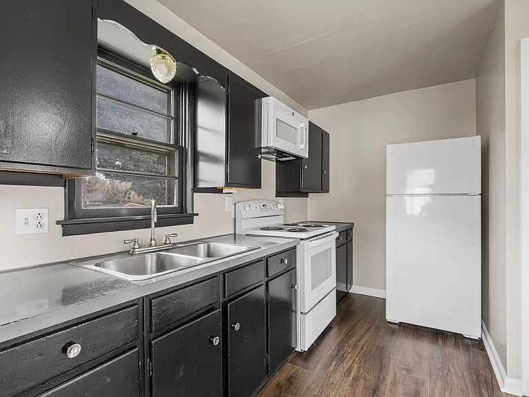 314 Warford St — Photo 2
