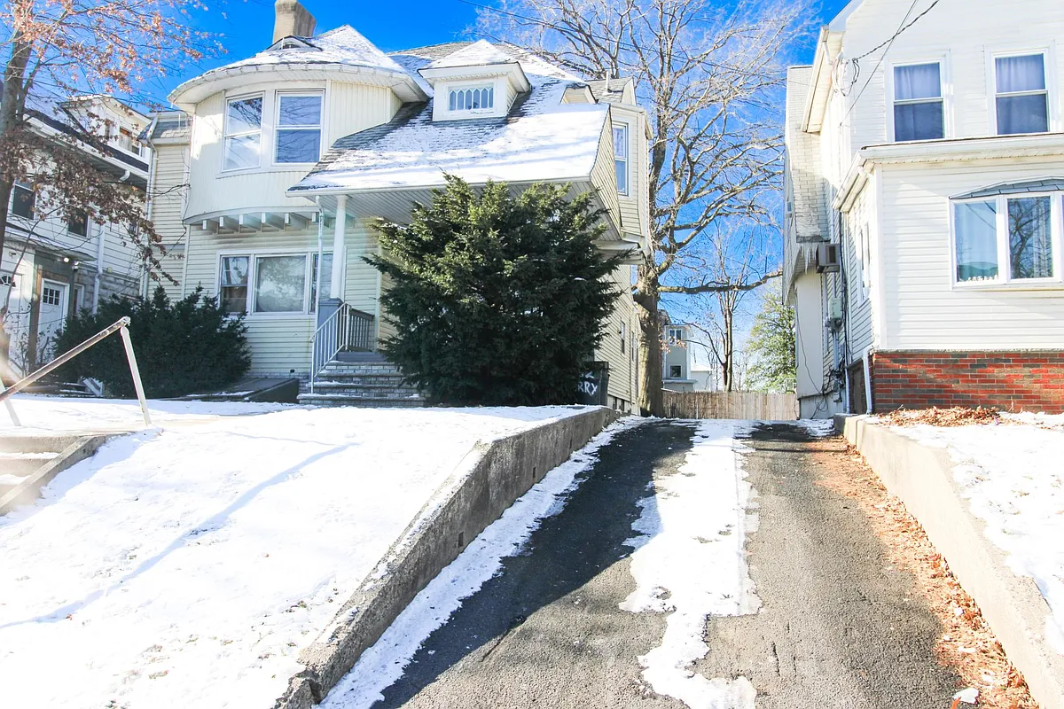 Building Photo - 50 Cherry St #B