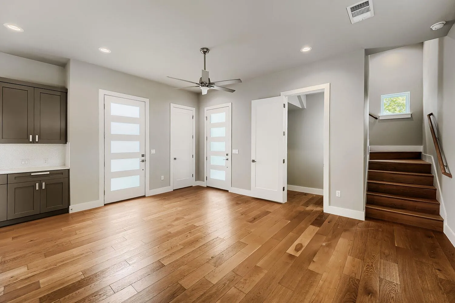 4 bed, 4.0 bath, 2716 sqft, $3,950 — Photo 4