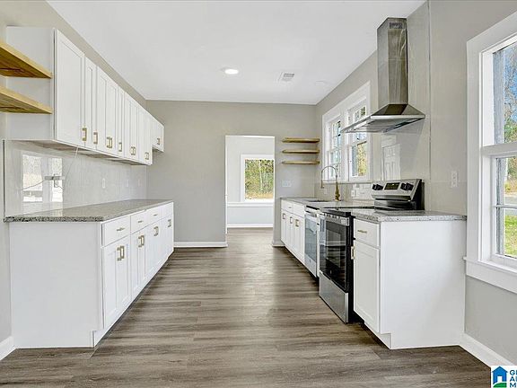 5th image of 2930 Norwood Blvd
