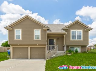 401 193rd St, Smithville, MO 64089