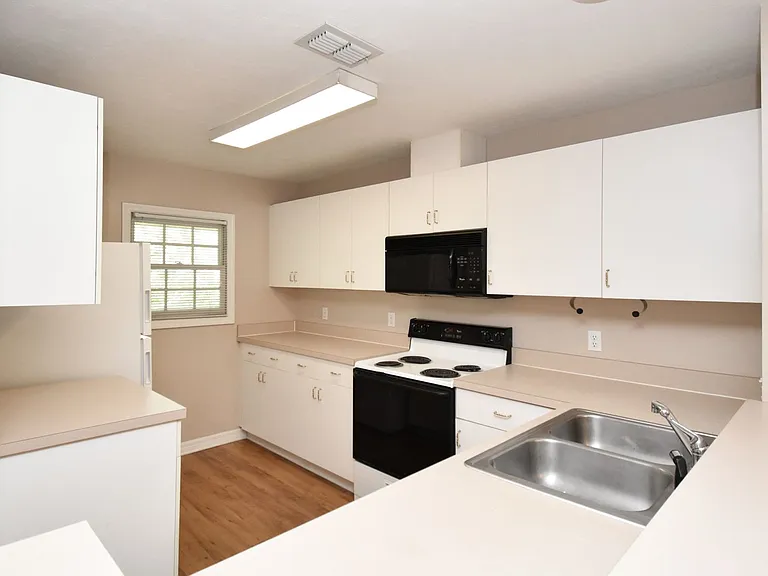 5210 SW 91st Ter #C — Photo 3
