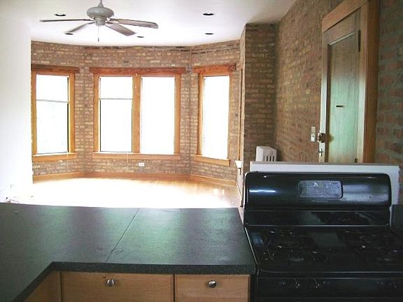 2nd image of 6910 N Greenview Ave #3