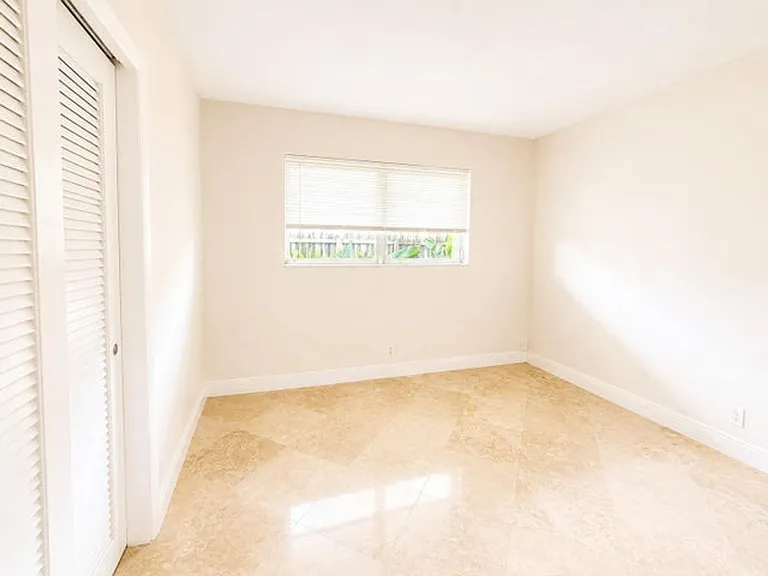 461 SW 54th Ave — Photo 10