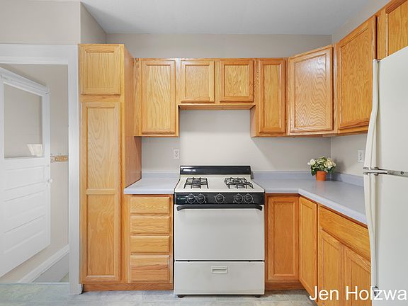 4th image of 412 S Clemens Ave