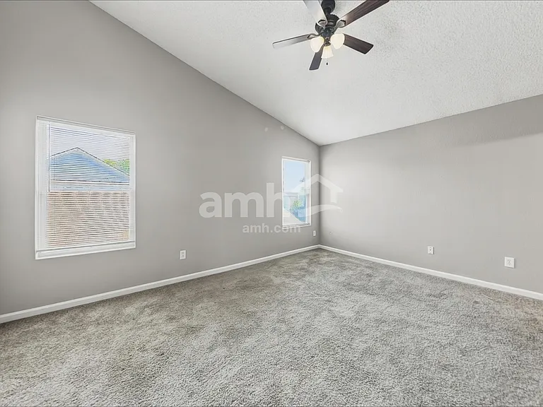 19486 Prairie Crossing Dr — Photo 10