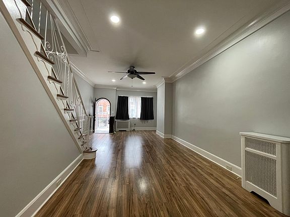 2nd image of 2444 E Huntingdon St