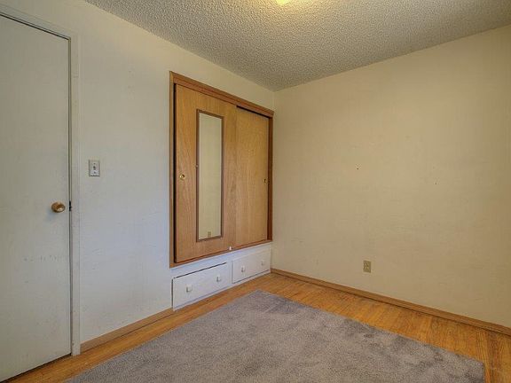 5th image of 3243 S 186th St