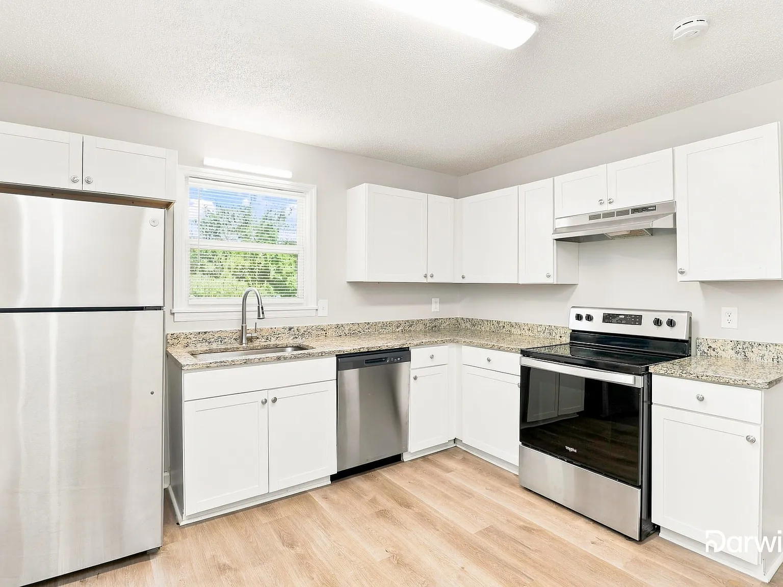 3 bed, 1.5 bath, 1266 sqft, $1,595 — Photo 3