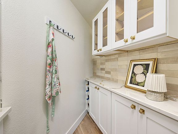 5th image of 2132 SE Douglas Pl