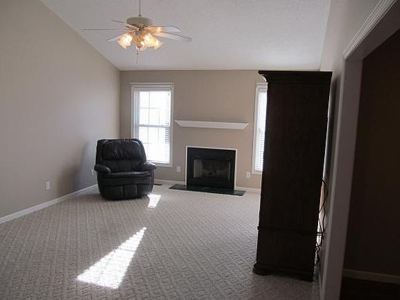 2nd image of 148 Jaybird Ct