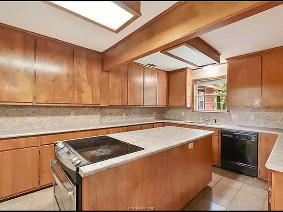 3rd image of 1305 Augustine Ct