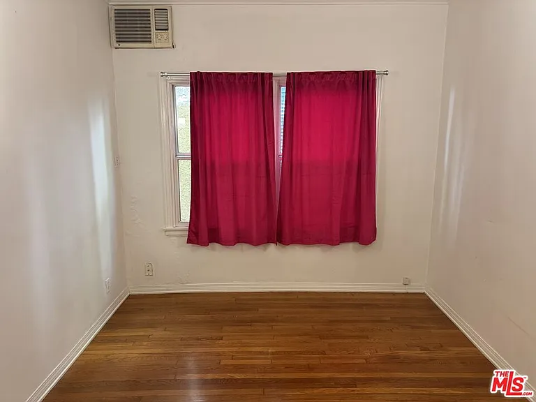 264 S Reeves Dr #101 — Photo 8