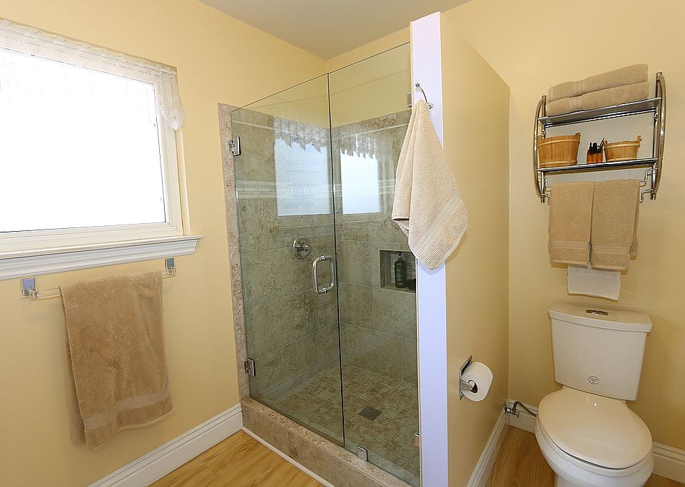 2nd image of 846 Carina Ave