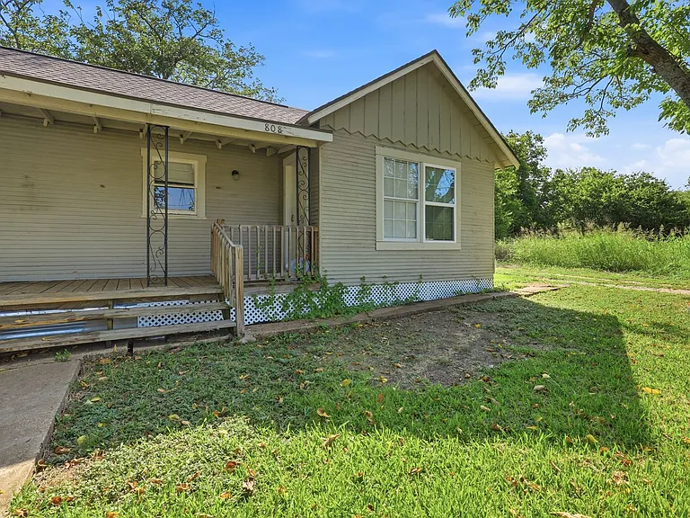 808 Mill St — Photo 20