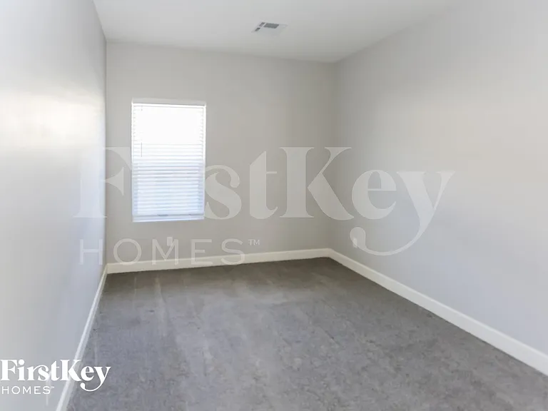 905 E Fremont Rd — Photo 5