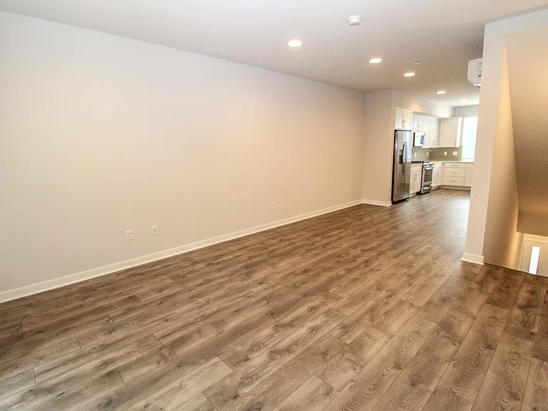 10942 NE 189th Pl #G — Photo 3