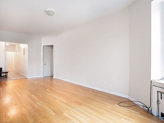 3rd image of 102 W 86th St APT 4F