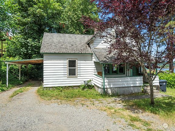 3rd image of 916 Giles Avenue NW