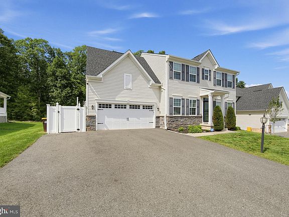 3rd image of 224 Pixie Moss Rd