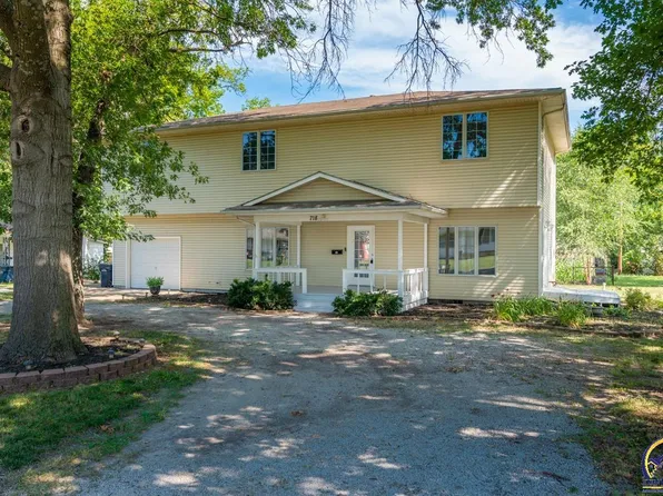718 Lincoln St, Osage City, KS 66523