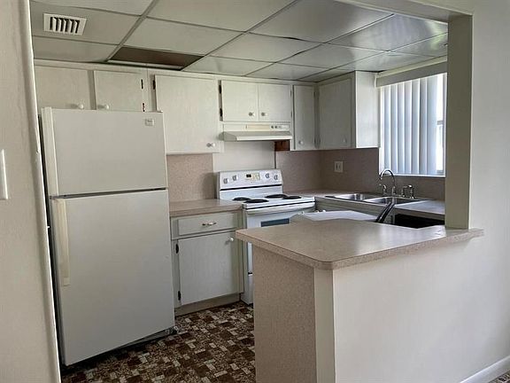 3rd image of 170 Stratford #M