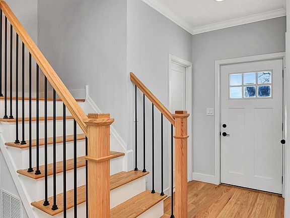 4th image of 910 Malden Drive