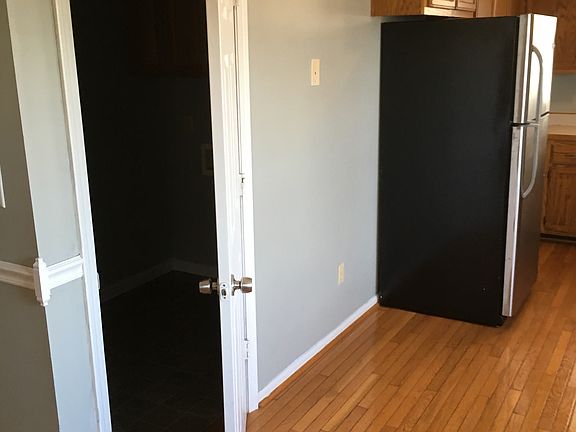 2nd image of 720 Carbondale Dr