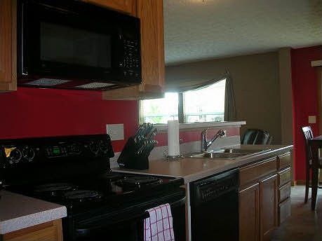 Kitchen w/42' cabinets