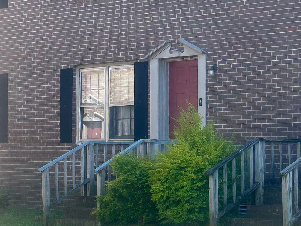 1st image of 132D Oakmont Dr #D