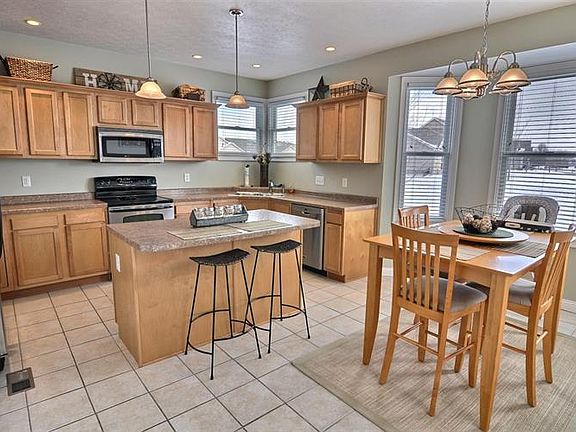 5th image of 4747 Saintsbury Ct